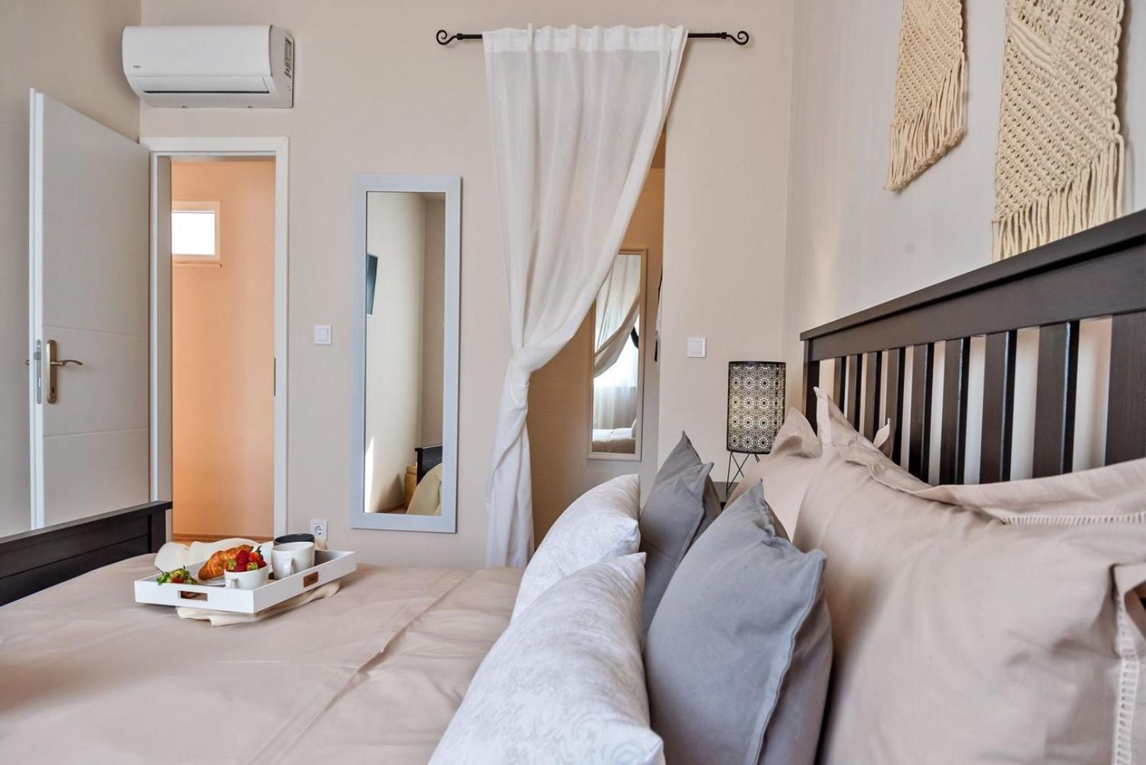 Luxury Villa Lelu With Heated Saltwater Pool, Parking, High Speed Internet, Bbq, Zrnovnica Экстерьер фото