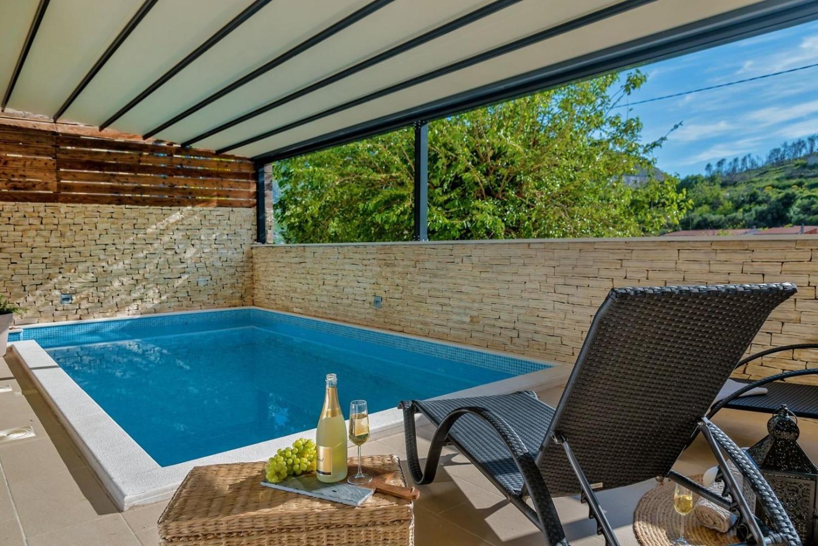 Luxury Villa Lelu With Heated Saltwater Pool, Parking, High Speed Internet, Bbq, Zrnovnica Экстерьер фото